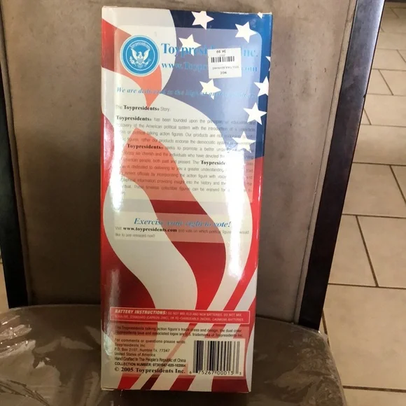 Governor Arnold Schwarzenegger Talking Action Figure - Picture 3 of 7